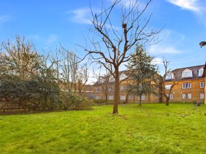 COMMUNAL GARDENS- click for photo gallery